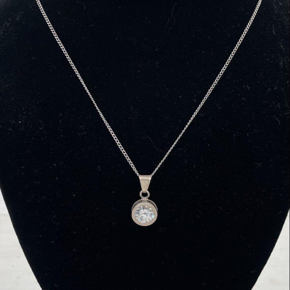 925 Sterling Silver 10.0mm Bezel Crystal Pendant W/ 18" Link Necklace